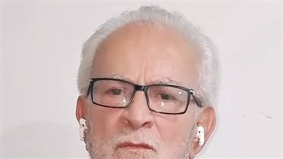 أشاد الفنان اللبناني “أحمد الزين” بالقديرة “منى واصف”، واصفاً إياها بقائدة الدراما، ويعتبرها بمثابة معلمة له. بعد العديد من الأعمال المشتركة بينهما.