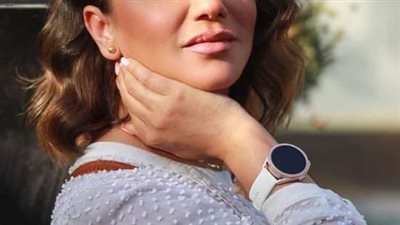 كشفت رنا شميس عن تعرضها لشلل نصفي في وجهها قبل حوالي السنتين بعد إجراء عملية تجميل عند طبيب جلدية