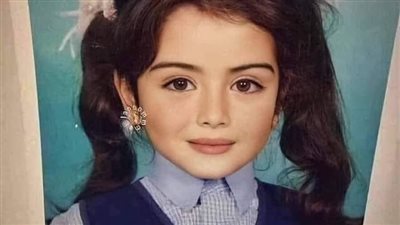 ‏الفتاة الوحيدة التي لن ټندم على صورتها في طفولتها  شاهد كيف اصبح شكلها وهى فى الـ 20 عاماً 