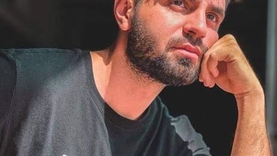 خرج المدون غيث مروان عن صمته بعد موجة اټهامات شنتها عليه مواطنته بيسان إسماعيل والتي اتهمته بطردها من حفل زفافه، وهو ما نفاه المدون السوري مؤكداً على أن ما تردده ليس دقيقاً.