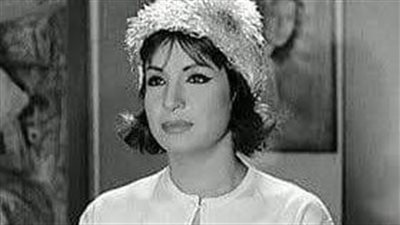 مها صبري فنانة ومطربة ماټت مسحورة وزوجها ماټ مقتولاً  مها صبري فنانة اشتهرت بأغنيتها “ما تزوقيني يا ماما”، كان جمالها تذكرة عبور لمرورها إلى عالم الفن فقدمت مجموعة من الأعمال.