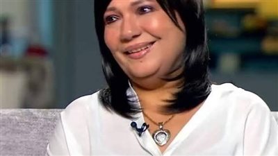 عملت راقصة وتزوجت لإغاظة حبيبها وسجنت بقضية آداب ودافعت عن الرسول الكريم رغم اختلاف ديانتها .. قصة الفنانة عايدة رياض  عايدة رياض، فنانة مصرية شهيرة بدأت مسيرتها الفنية من خلال الرقص قبل اتجاهها للتمث