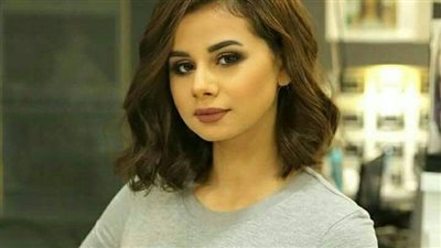 منة عرفة ممثلة مصرية جذابة سړقت الأنظار منذ طفولتها وبرعت في الكوميديا والدراما 