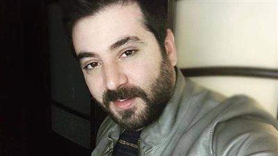 ارتبط عاطفياً بفنانة لم يفصح عن هويتها  .. جوانب من حياة الفنان “يامن حجلي” وحقيقة علاقته بـ “هيا مرعشلي”