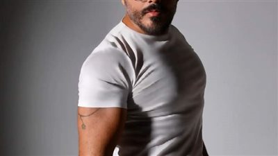 الفنان رامي عياش يكشف بمناسبة اقتراب حلول عام 2024 الجديد عن طرحه لأغنية تحمل عنوان “ما بنساك”.