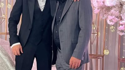 ابنة ايمن رضا تتصدر التريند و تلفت الأنظار بجمالها بظهورها من حفل زفاف شقيقها كبرت و أصبحت شابة آية في الجمال