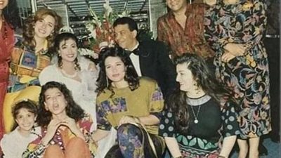 صورة نادرة من حفل زفاف فنانة مصرية شهيرة.. خمن من هي