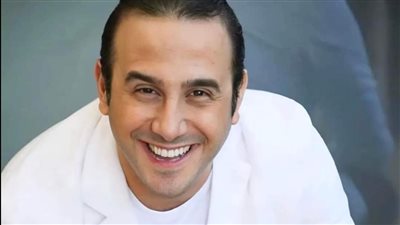 الفنان قصي خولي ينشر صور قديمة له تجمعه بنخبة من الفنانين.. لن تعرفهم من أول مرة
