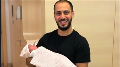 الوليد مقداد يحتفل بقدوم مولودته الجديدة