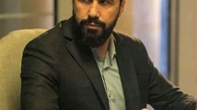 المبدع #خالد_القيش💙  أول كف أخدتو بحياتي لمن قدمت عالمعهد العالي وانرفضت ،،رفضني الأستاذ #جمال_سليمان وقلي أنت ما بتصلح لمهنة التمثيل ☹️ وهكذا علق على تجربته بمسلسل دقيقة صمت 