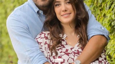 معقول  الزواج يغير بطلة مسلسل أشواك_ناعمة  لهي الدرجة .. من  ساعة ممثل مصري نشر صورة عفوية ئله مع كندة علوش وزوجها  فكر إن الموضوع رح يمرق عادي بشكل طبيعي لكن الناس ما بطلت تعليق  على تغير  الكبير 
